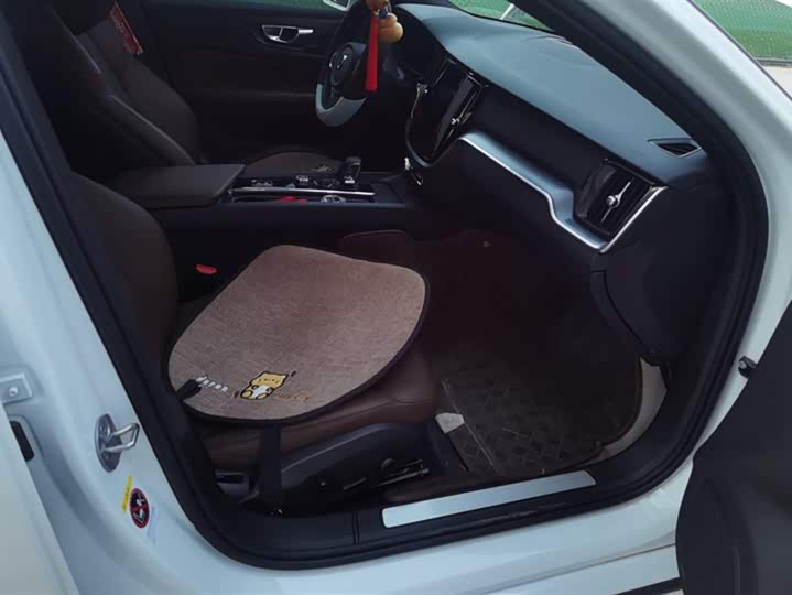 Volvo S60 2025 2025款 B4 智逸豪华版