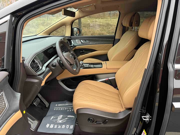 Denza D9 2025 2025款 DM-i 智驾版 1020 四驱尊贵型