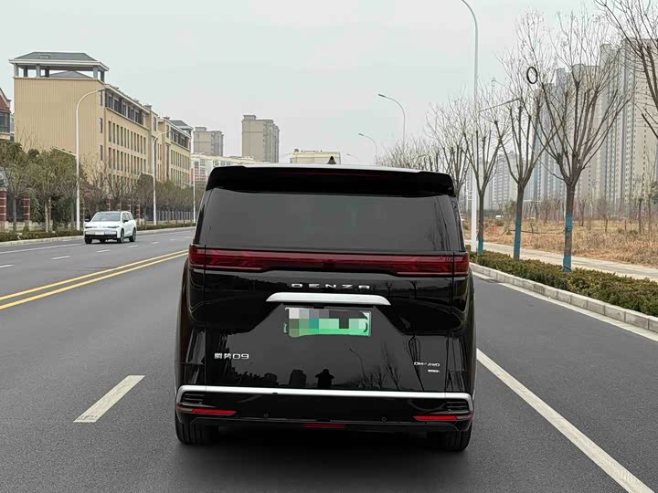 Denza D9 2025 2025款 DM-i 智驾版 1020 四驱尊贵型