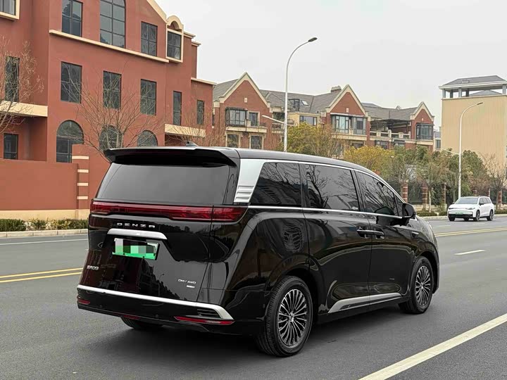 Denza D9 2025 2025款 DM-i 智驾版 1020 四驱尊贵型