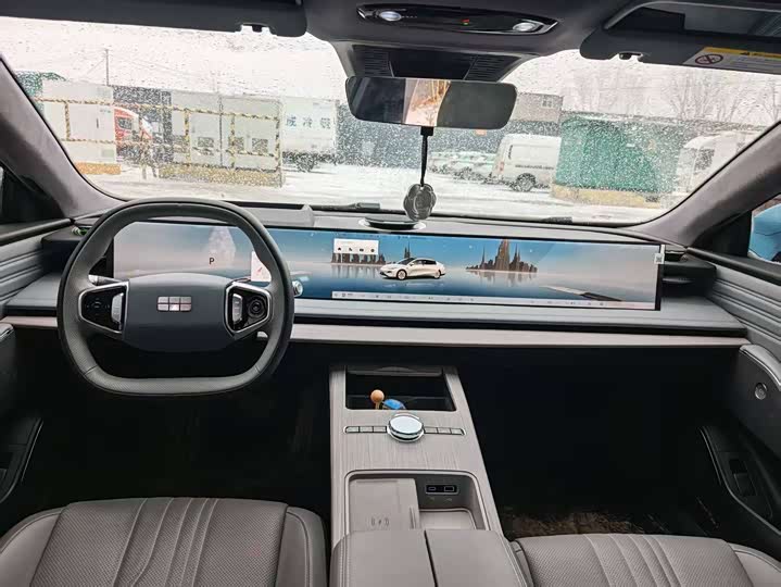Geely Galaxy E8 2024 2024款 550km 后驱龙腾版