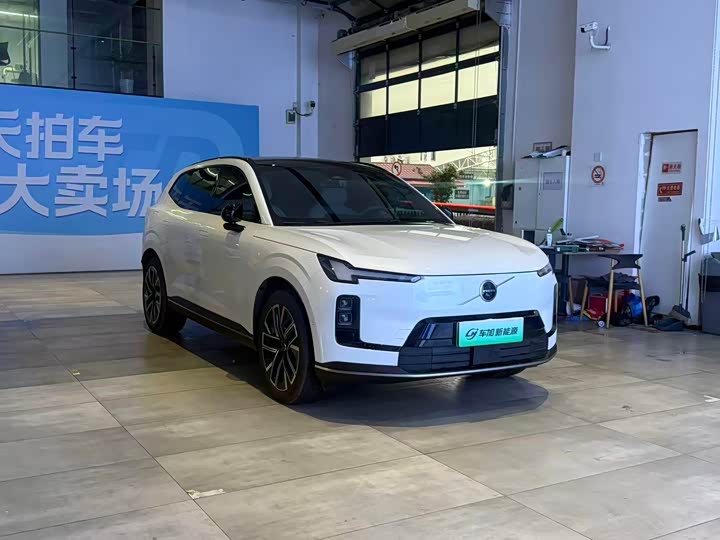 2026 Volvo XC70 Hybrid