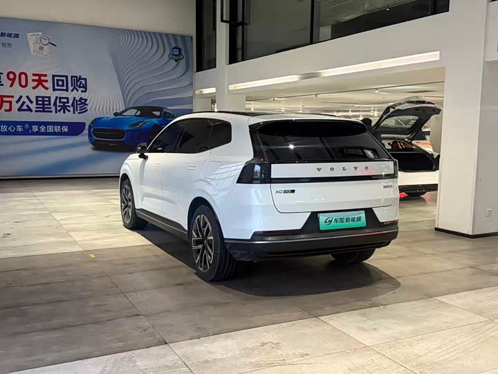 2026 Volvo XC70 Hybrid