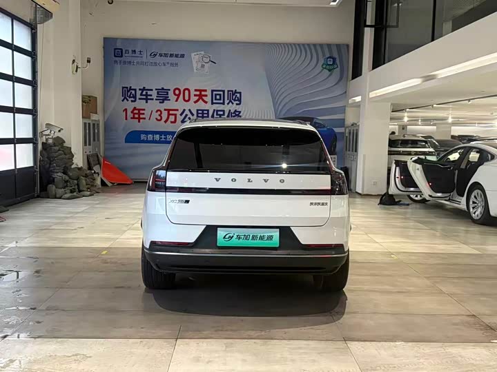 2026 Volvo XC70 Hybrid