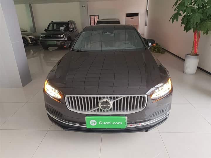 Volvo S90 Hybrid 2025 2025款 插电式混动 四驱长续航智雅豪华版