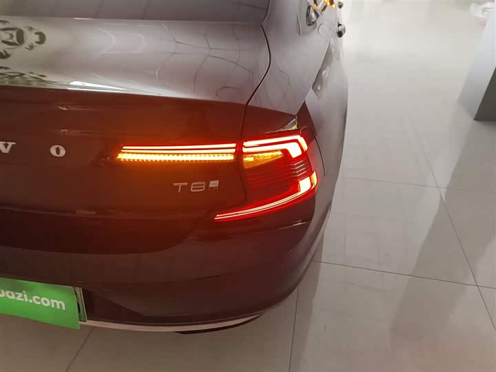 Volvo S90 Hybrid 2025 2025款 插电式混动 四驱长续航智雅豪华版