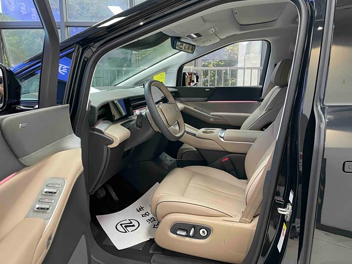 XPeng X9 2025 2025款 纯电 650长续航 Max