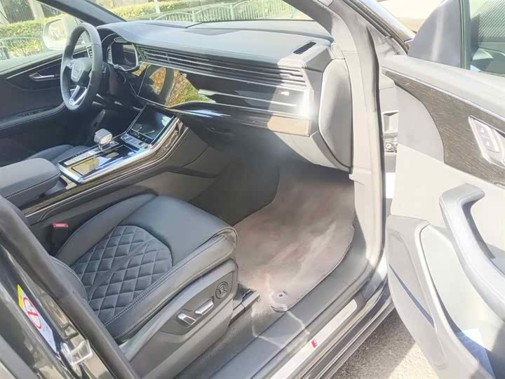 Audi Q8 2023 2023款 55 TFSI 尊享动感型