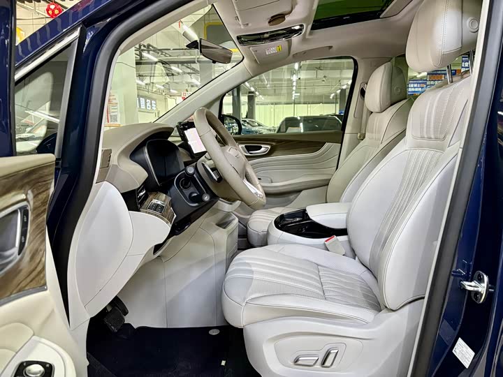 Roewe iMax 8 2023 2023款 400TGI 越享版