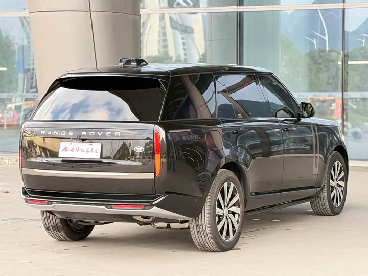 Land Rover Range Rover 2025 2025款 3.0 L6 400PS 盛世加长版 七座
