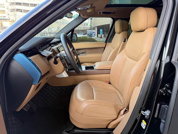 Land Rover Range Rover 2025 2025款 3.0 L6 400PS 盛世加长版 七座