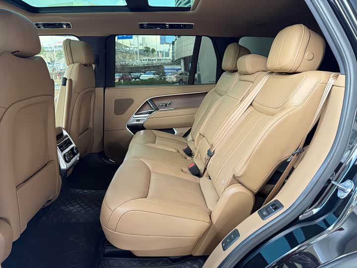 Land Rover Range Rover 2025 2025款 3.0 L6 400PS 盛世加长版 七座