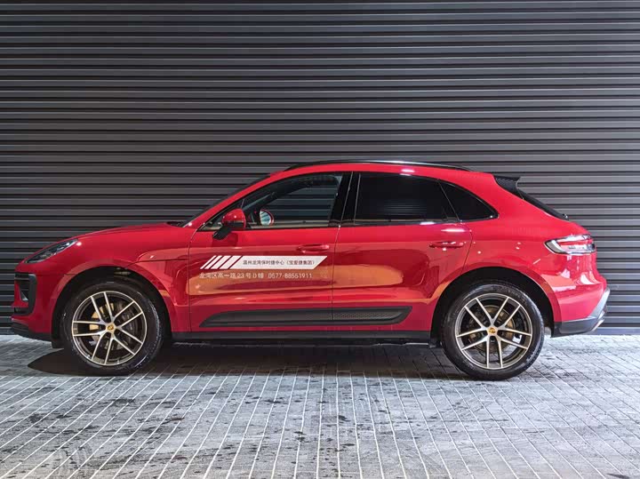 2025 Porsche Macan