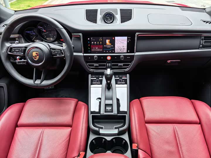 2025 Porsche Macan