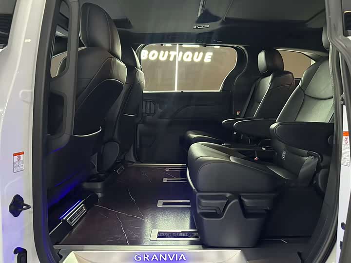 Toyota Granvia 2024 2024款 2.5L混动 尊贵PLUS版