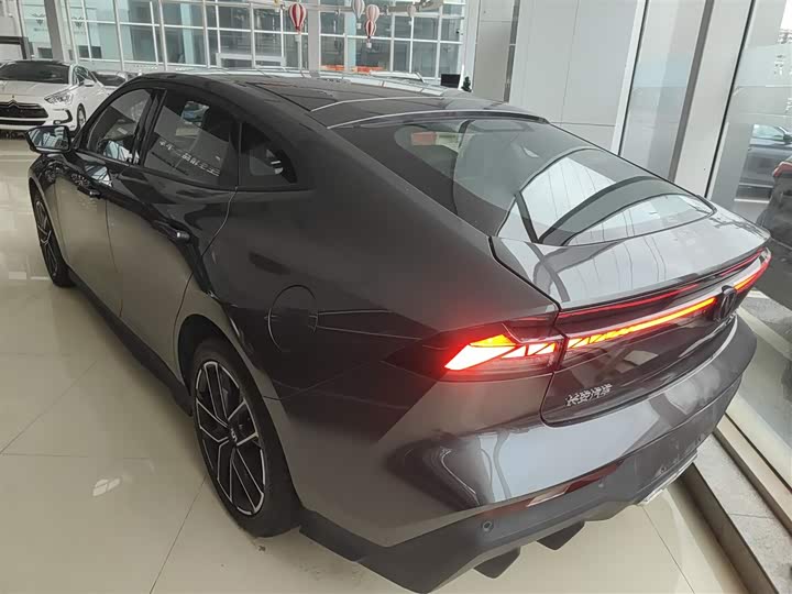 Changan UNI-V Hybrid 2024 2024款 蓝鲸智电iDD 136km 智酷型