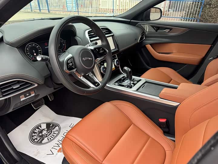 Jaguar XE L 2024 2024款 2.0T 250PS R-DYNAMIC S进取运动版