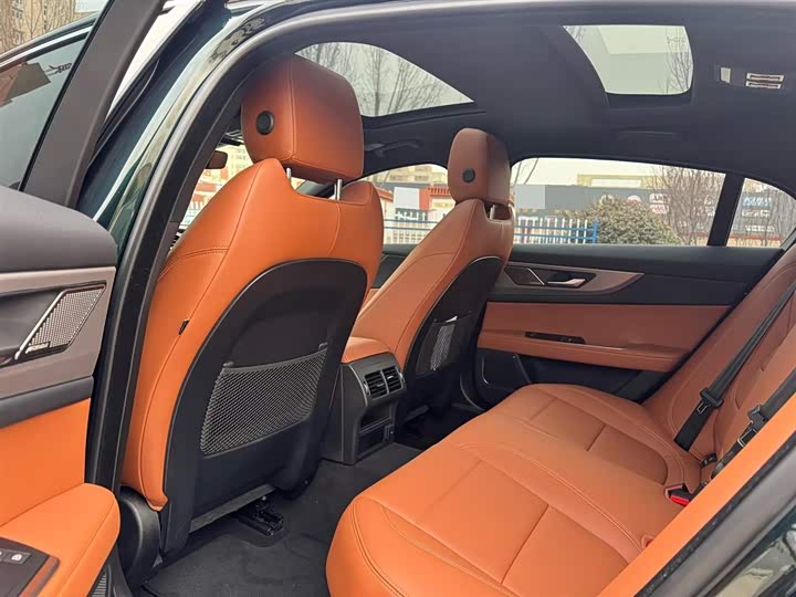 Jaguar XE L 2024 2024款 2.0T 250PS R-DYNAMIC S进取运动版