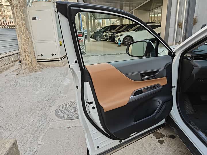 Toyota Venza 2024 2024款 2.0L CVT两驱尊贵版