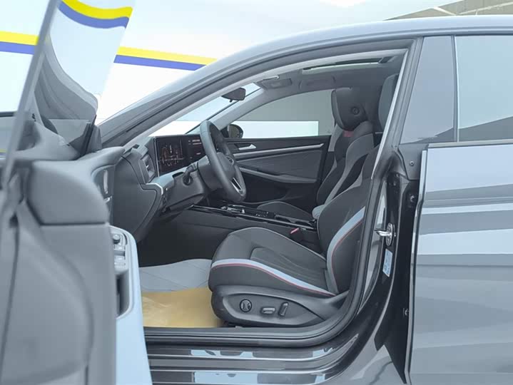 Volkswagen Lamando L 2025 2025款 凌渡L 280TSI DSG炫辣版