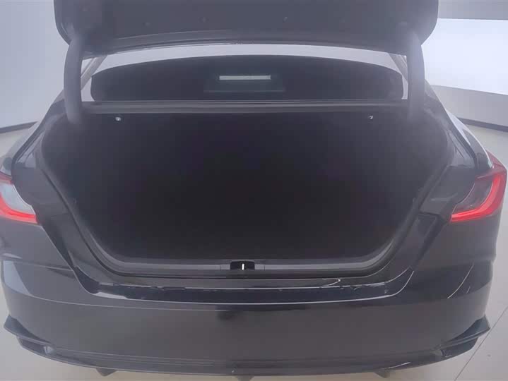 Toyota Camry 2026 2026款 双擎 2.0HSE 运动Lite版