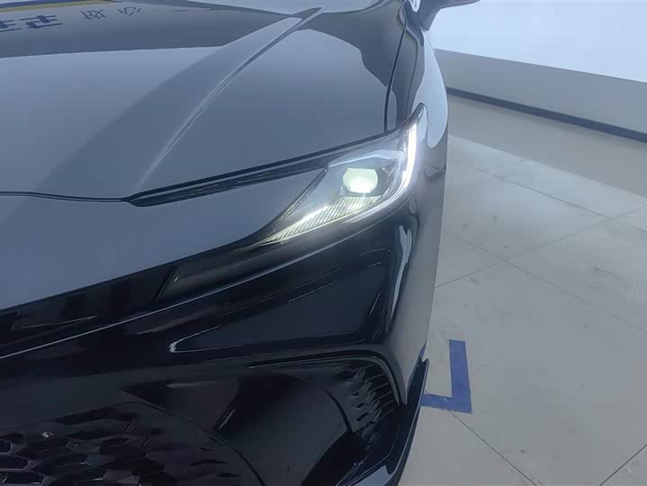 Toyota Camry 2026 2026款 双擎 2.0HSE 运动Lite版