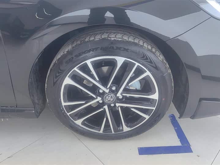 Toyota Camry 2026 2026款 双擎 2.0HSE 运动Lite版