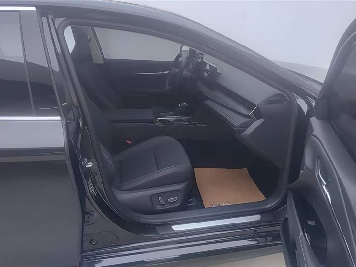 Toyota Camry 2026 2026款 双擎 2.0HSE 运动Lite版