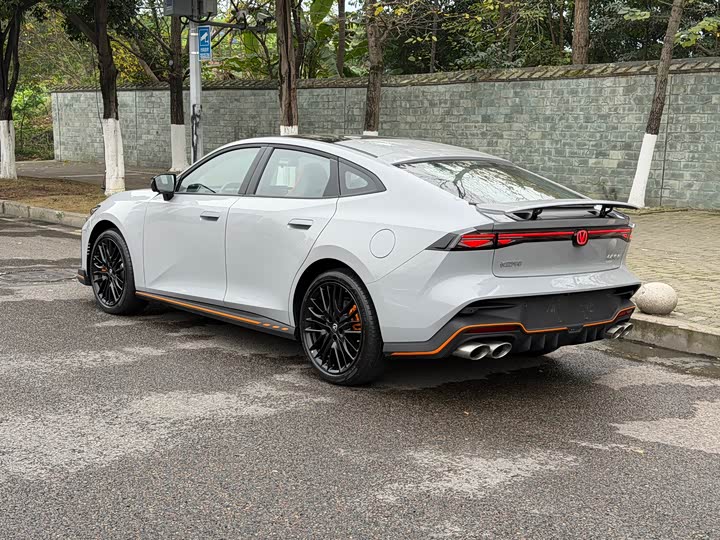 Changan UNI-V 2025 2025款 第三代 1.5T 500Bar尊贵运动型