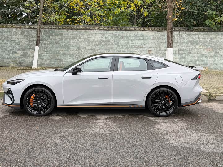 Changan UNI-V 2025 2025款 第三代 1.5T 500Bar尊贵运动型