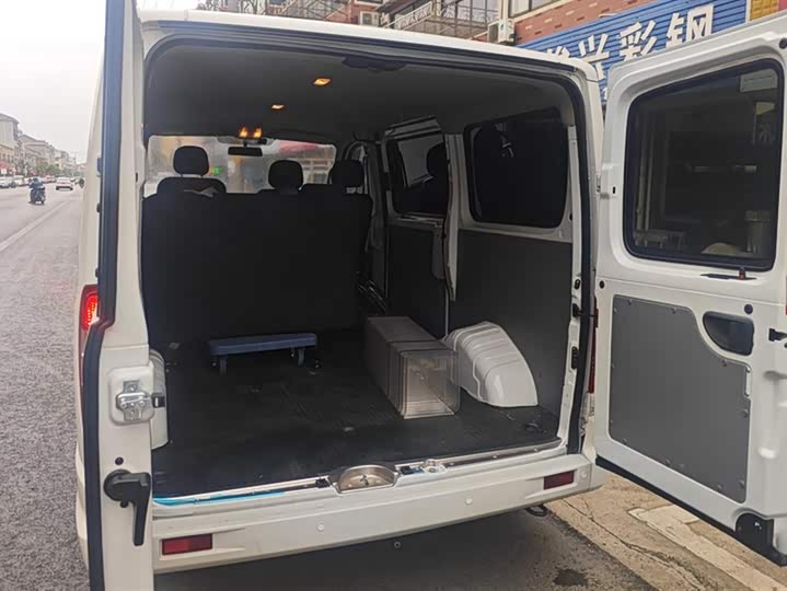 Maxus V80 2025 2025款 超值版傲运通 2.0T AMT短轴超低顶127Ps 5/6座