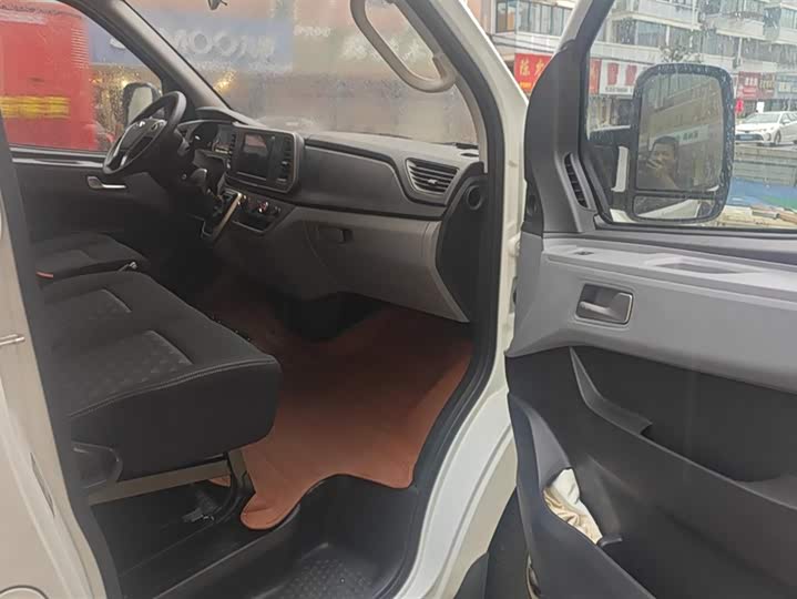 Maxus V80 2025 2025款 超值版傲运通 2.0T AMT短轴超低顶127Ps 5/6座