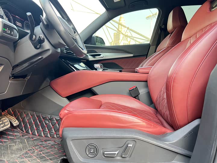 Audi Q6 2023 2023款 45 TFSI quattro 齐云型 飞骑套装