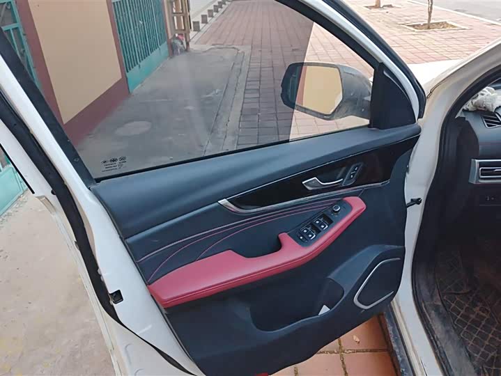 Bestune T33 2021 2021款 1.2T 手动豪华型