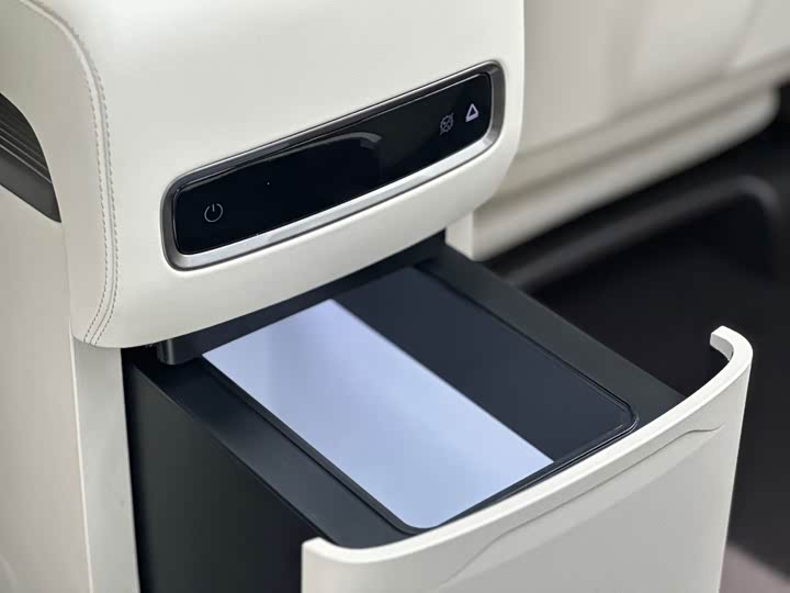 Denza D9 2025 2025款 DM-i 智驾版 1020 四驱尊荣型