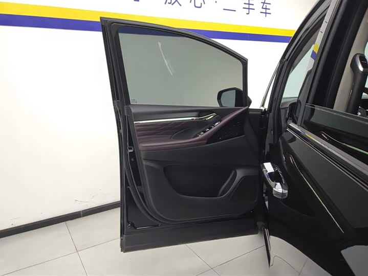 GAC Trumpchi M8 2024 2024款 大师系列 400T 至尊版