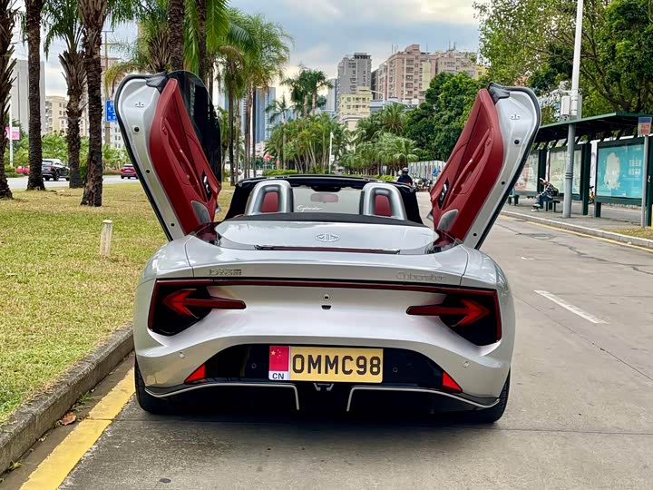 MG Motor Cyberster 2024 2024款 580km 超然致远版