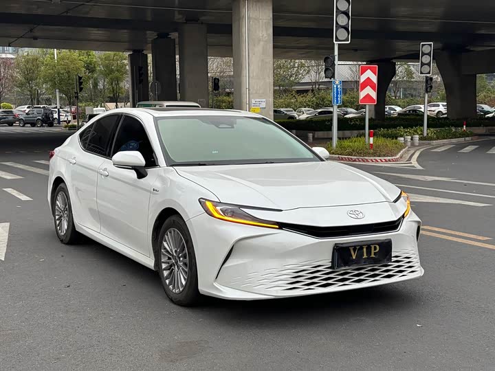Toyota Camry 2024 2024款 双擎 2.0HE 精英版