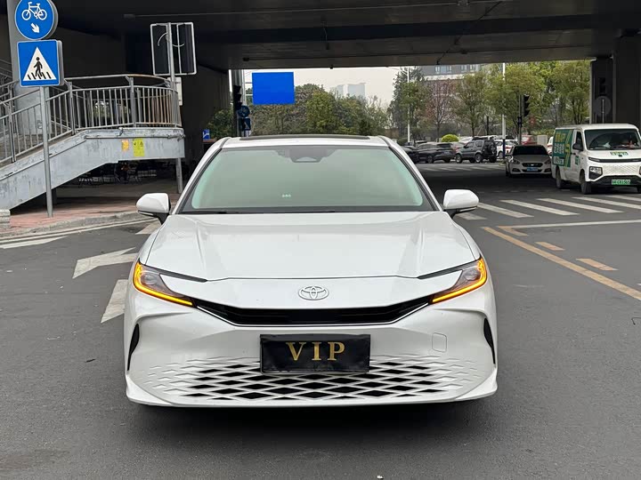 Toyota Camry 2024 2024款 双擎 2.0HE 精英版
