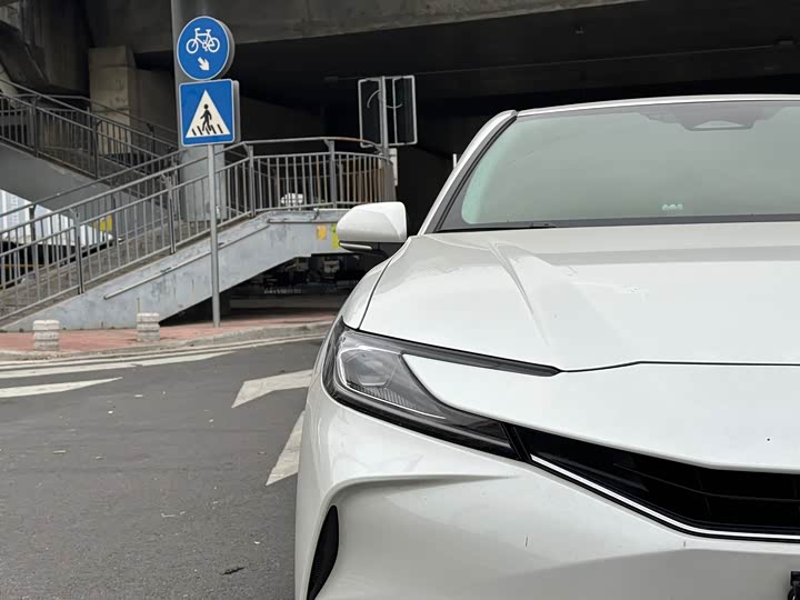 Toyota Camry 2024 2024款 双擎 2.0HE 精英版