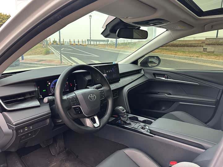 Toyota Camry 2024 2024款 双擎 2.0HE 精英版