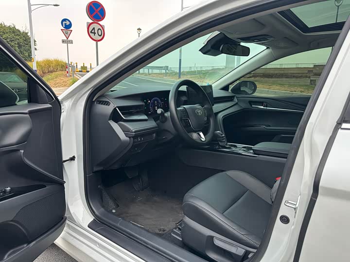 Toyota Camry 2024 2024款 双擎 2.0HE 精英版