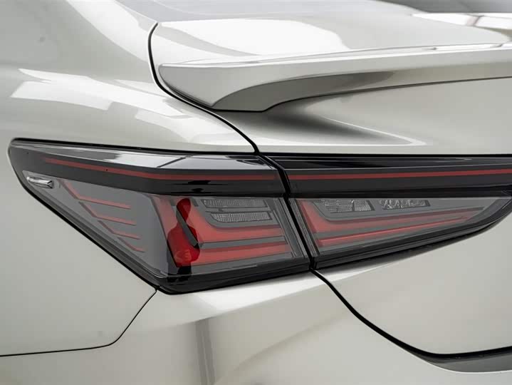 Lexus ES 2025 2025款 300h 臻享版