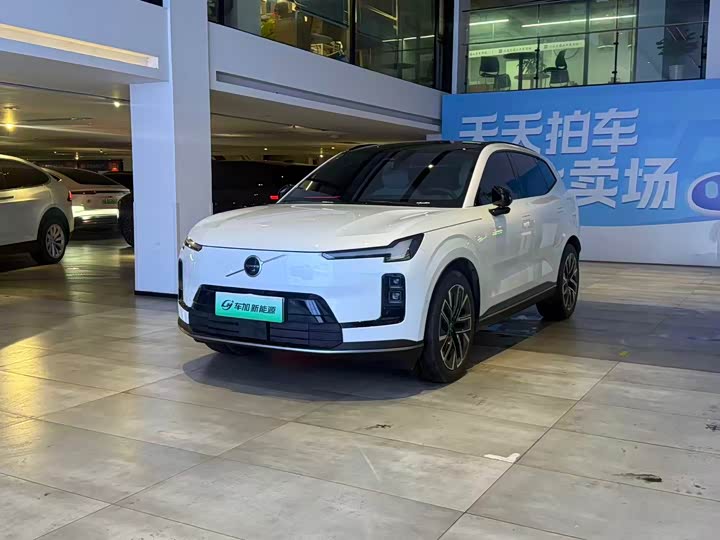 2026 Volvo XC70 Hybrid