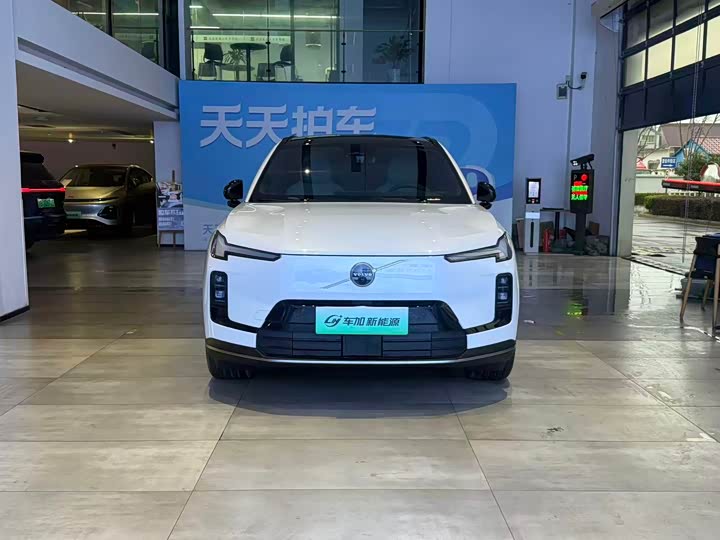 2026 Volvo XC70 Hybrid