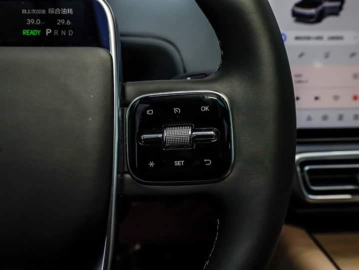 LiXiang L8 2025 2025款 Pro 智能焕新版