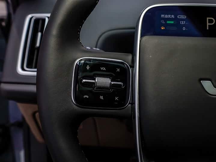 LiXiang L8 2025 2025款 Pro 智能焕新版