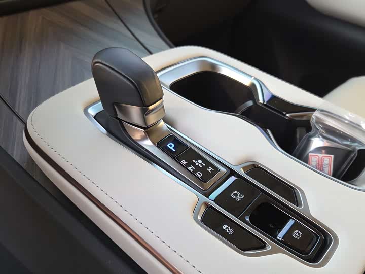 Lexus LM 2023 2023款 500h 六座尊崇版