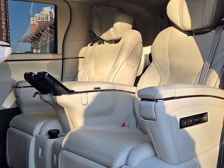 Lexus LM 2023 2023款 500h 六座尊崇版