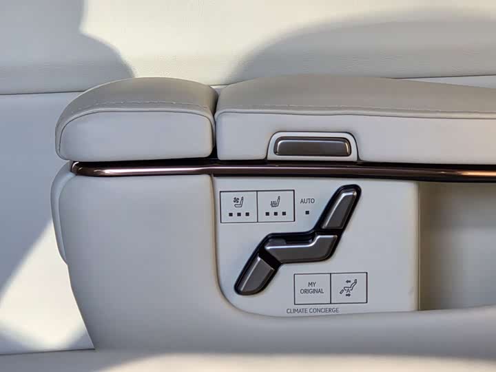 Lexus LM 2023 2023款 500h 六座尊崇版